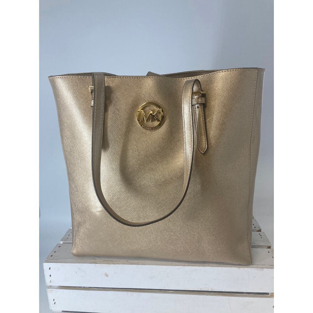 MICHAEL KORS LARGE GOLD METALIC LEATHER SHOULDER BAG - Picture 2 of 16